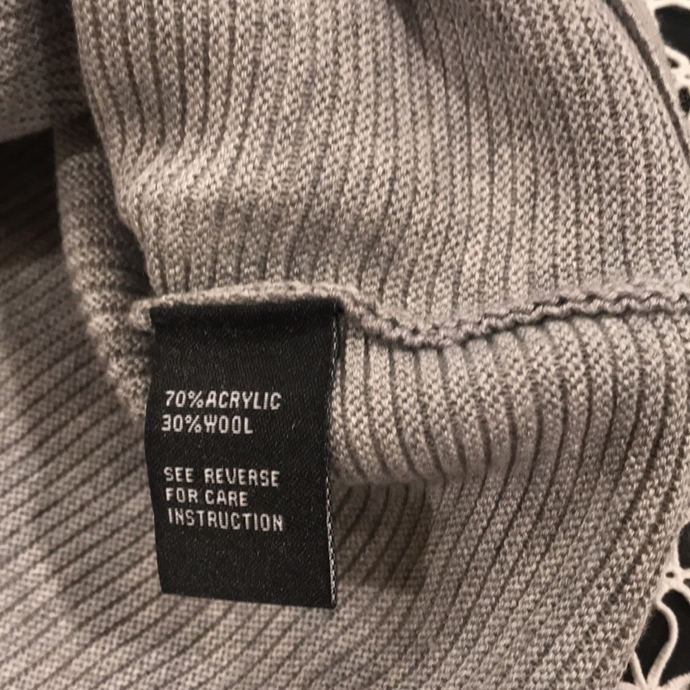 Cliche gray bell sleeve sweater - Picture 5 of 7